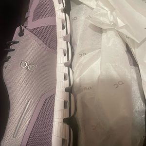On running cloud sneakers size 9 lilac